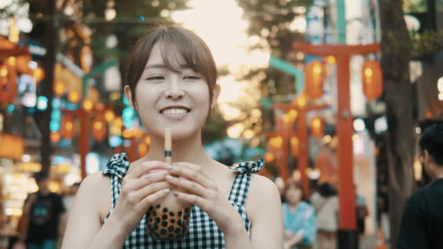 Female Bubble Tea Maker